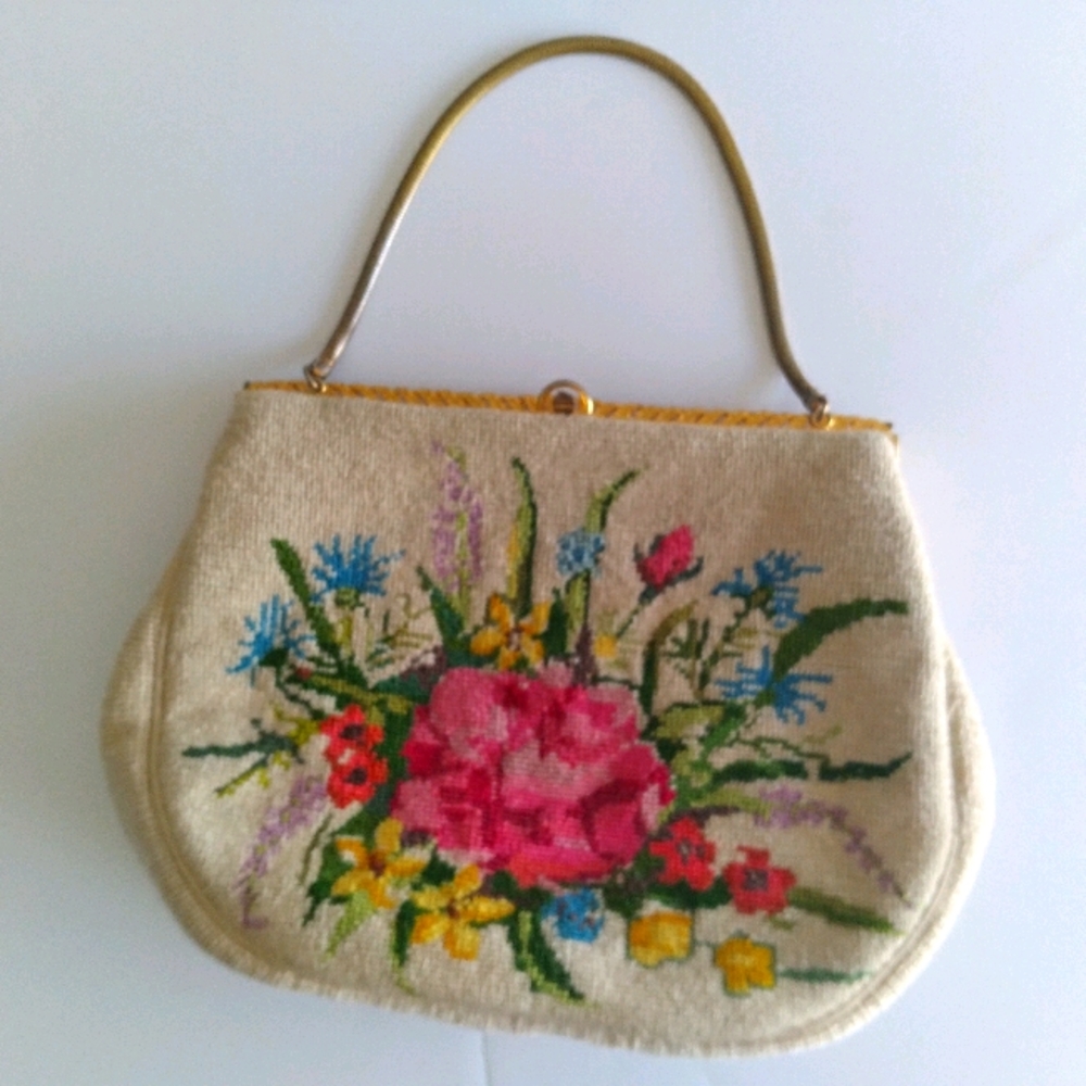 Vintage! Embroidered Purse!